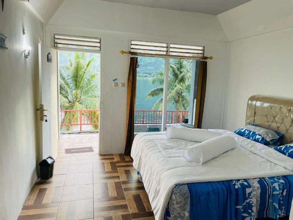 Vandu'S View Guest House & Restaurant Тук Тук Екстериор снимка