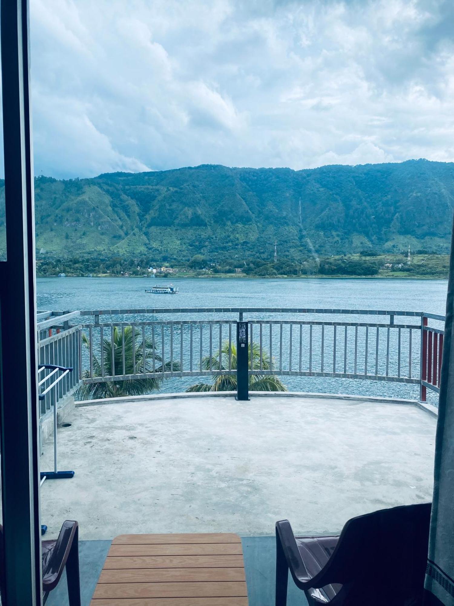 Vandu'S View Guest House & Restaurant Тук Тук Екстериор снимка