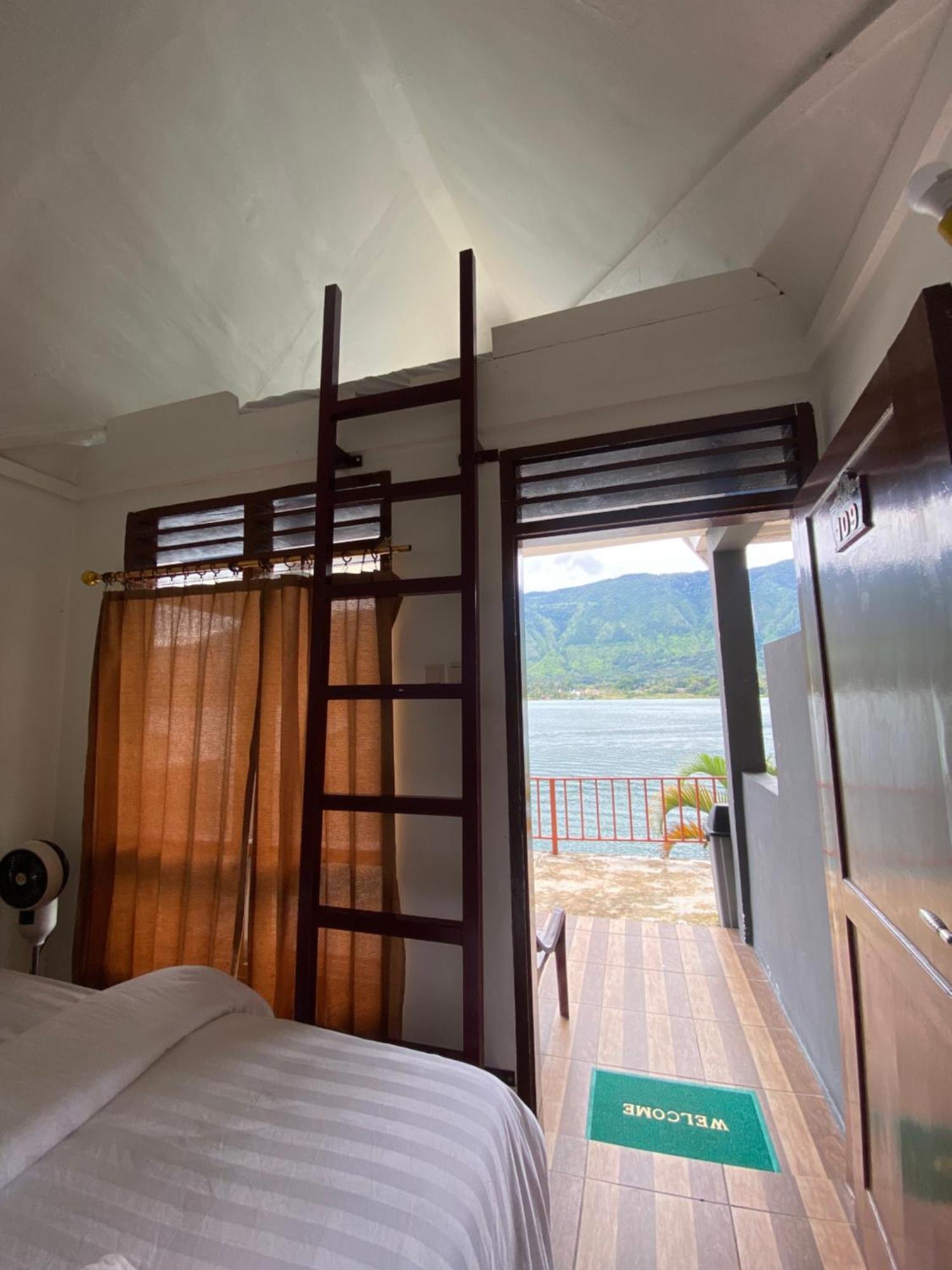 Vandu'S View Guest House & Restaurant Тук Тук Екстериор снимка